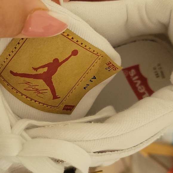 Air Jordan Nikes - Picture 16 of 16